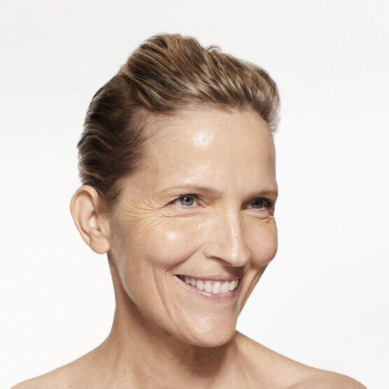 REVITALESSENCE Base l�quida Skin Glow320